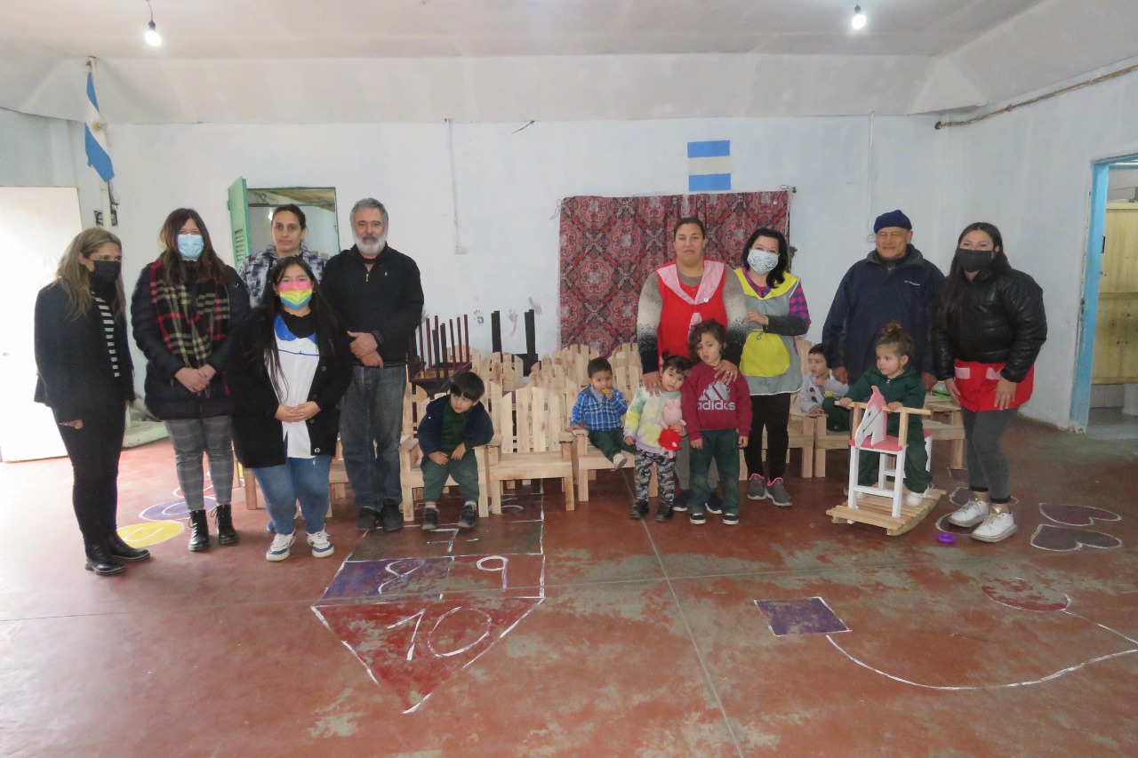 PERSONAS PRIVADAS DE LA LIBERTAD DE LA UNIDAD PENAL Nº 23 DE FLORENCIO VARELA DONARON MUEBLES Y JUGUETES A UN COMEDOR DE BERNAL OESTE