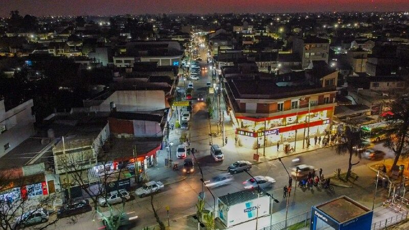 EL MUNICIPIO YA INSTALÓ MÁS DE 40 MIL NUEVAS LUMINARIAS LED EN LOS DISTINTOS BARRIOS DE QUILMES