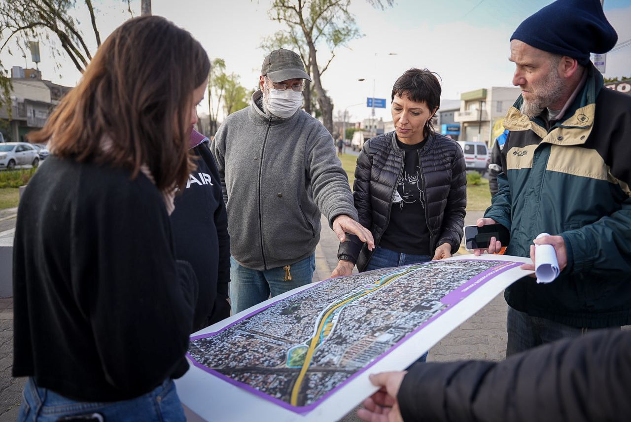 MAYRA SUPERVISÓ TRABAJOS DE LIMPIEZA Y MANTENIMIENTO EN EL ACCESO SUDESTE