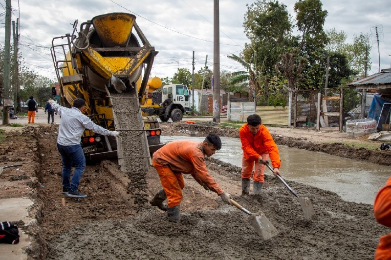 AVANZA LA OBRA DE PAVIMENTACIÓN EN 30 CUADRAS Y DESAGÜES DEL BARRIO SANTA MARÍA-IAPI