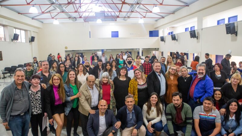 EL HCD FUE SEDE DEL PARLAMENTO EN LA EDUCACIÓN DE JÓVENES, ADULTOS Y ADULTAS