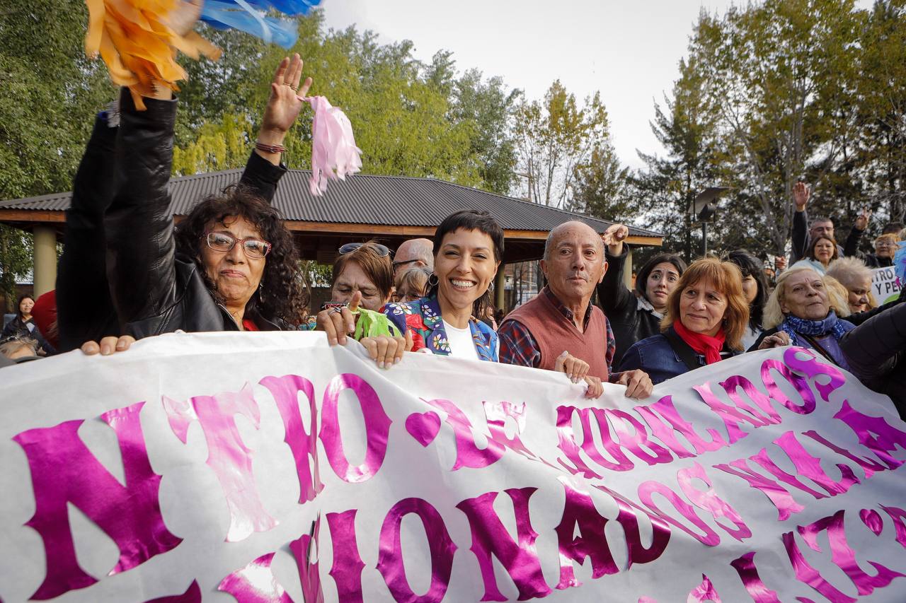 MAYRA EN LOS FESTEJOS POR EL DÍA DEL JUBILADO Y DE LA JUBILADA: “NO VAMOS A PARAR DE TRABAJAR PARA PODER MEJORAR LA VIDA DE NUESTROS HABITANTES”