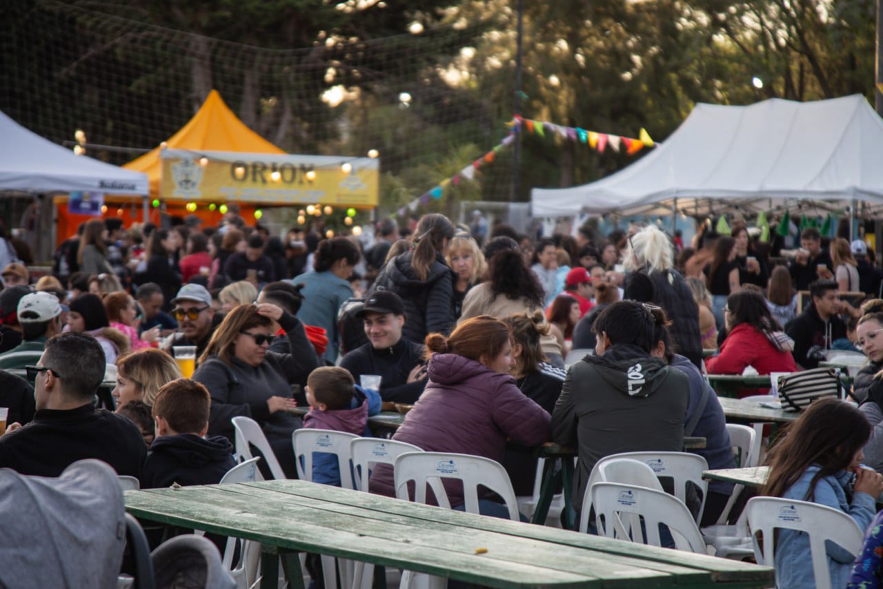 JUNTO A MILES DE VECINOS Y VECINAS SE LLEVÓ ADELANTE EL PRIMER FESTIVAL DE LA CERVEZA ARTESANAL EN EL MUNICIPIO DE QUILMES