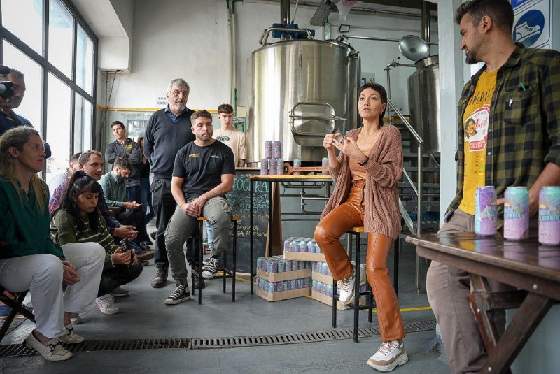 MAYRA VISITÓ LA CERVECERÍA NOCERA Y PARTICIPÓ DEL LANZAMIENTO DE LA PRIMERA CERVEZA ARTESANAL CON FINES SOLIDARIOS