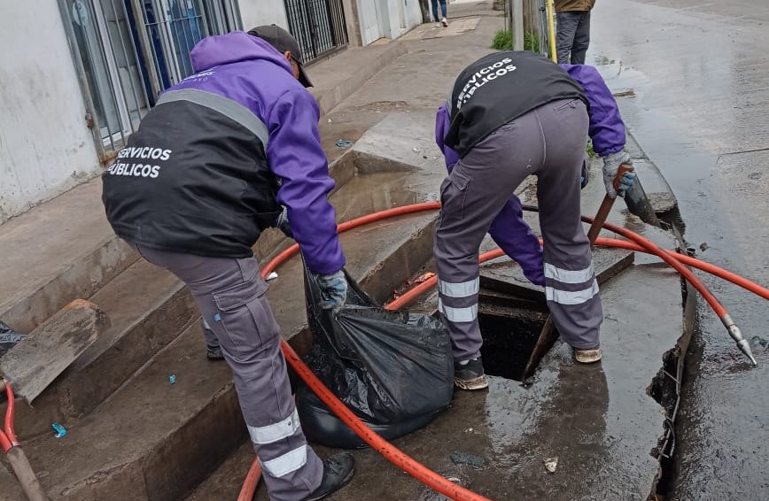 OPERATIVOS DE LIMPIEZA EN EL ARROYO LAS PIEDRAS Y DE DESOBSTRUCCIÓN DE SUMIDEROS Y DESAGÜES