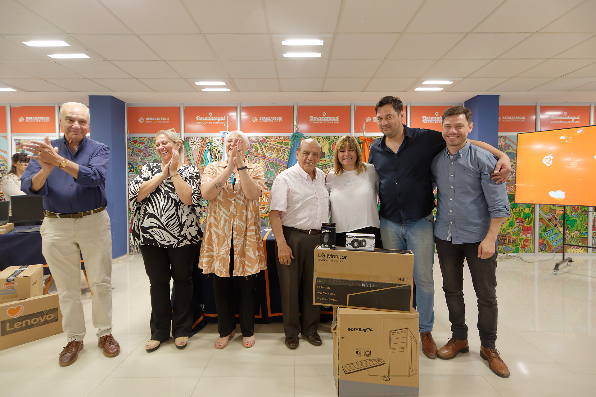 ENTREGARON EQUIPAMIENTO A INSTITUCIONES EDUCATIVAS DE BERAZATEGUI