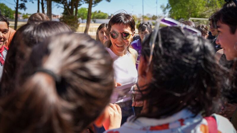 MAYRA JUNTO A JÓVENES EN EL CUARTO ENCUENTRO DE CENTROS DE ESTUDIANTES DE QUILMES