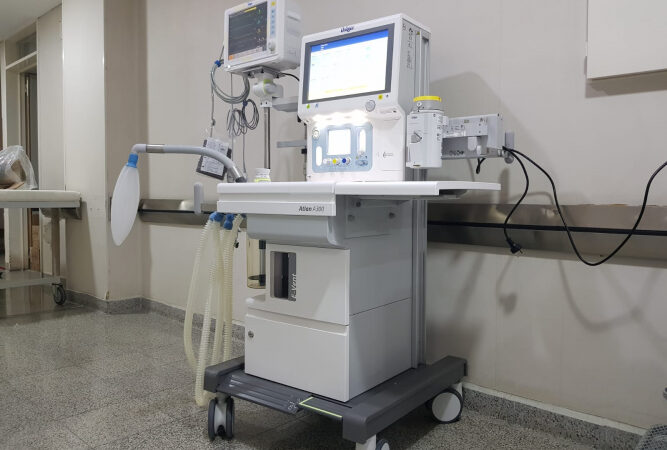 La Provincia entrega 90 mesas de anestesia a hospitales públicos