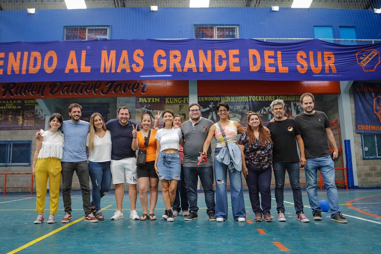 MAYRA PARTICIPÓ DE LA INAUGURACIÓN DE UNA PILETA COMUNITARIA CLIMATIZADA Y VISITÓ LA SOCIEDAD DE FOMENTO 25 DE MAYO