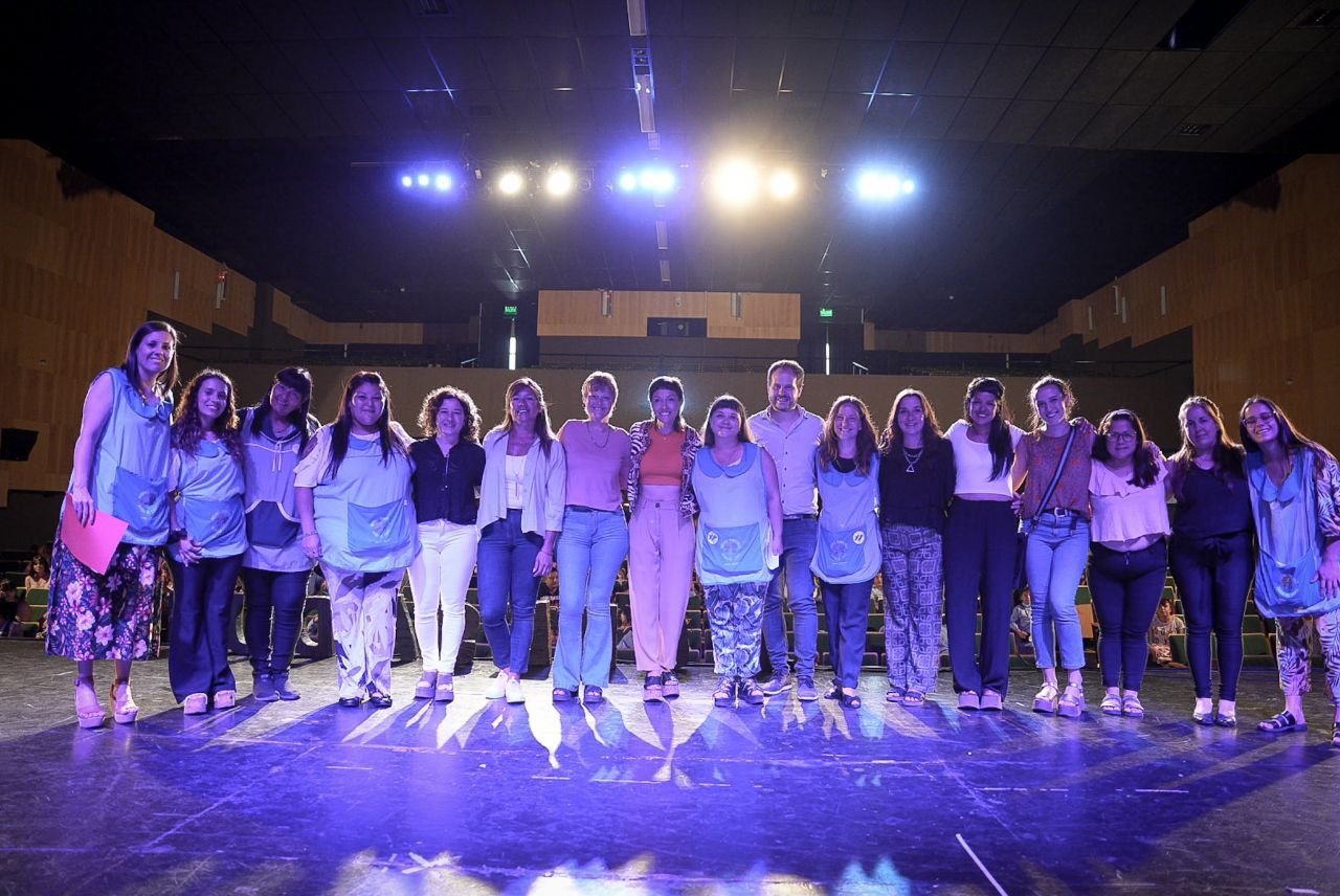 MAYRA PARTICIPÓ DE LA ENTREGA DE MEDALLAS Y DIPLOMAS A ALUMNOS DE JARDINES DE INFANTES MUNICIPALES