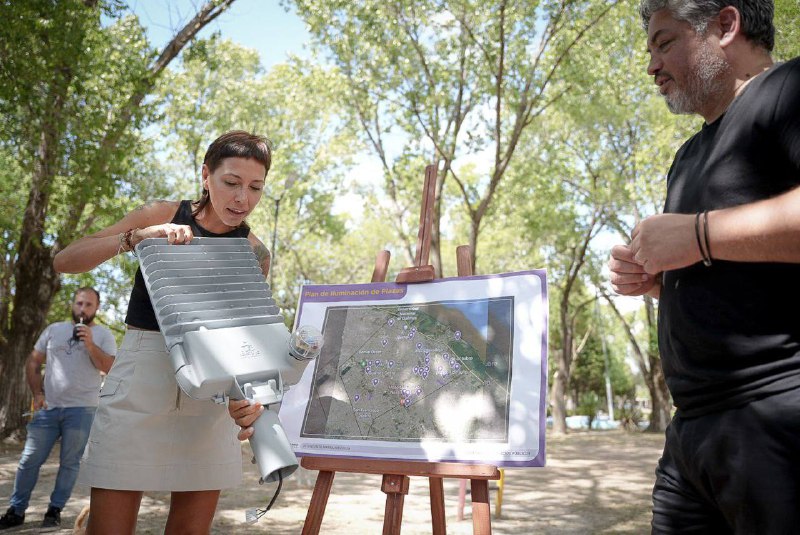 MAYRA SUPERVISÓ EL INICIO DEL PLAN INTEGRAL DE RENOVACIÓN DE LUCES LED EN PARQUES, PASEOS Y PLAZAS