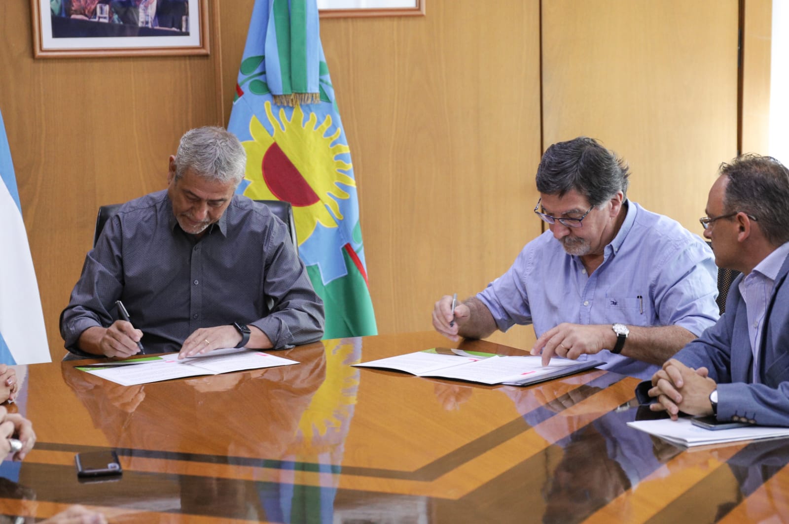 Jorge Ferraresi y Alberto Sileoni firmaron un convenio de Cooperación y supervisaron obras en establecimientos educativos de Avellaneda