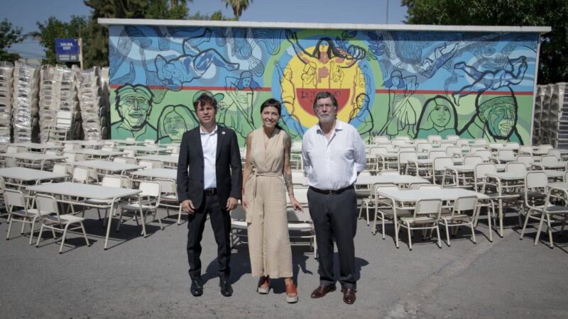 MAYRA MENDOZA JUNTO A AXEL KICILLOF EN ENTREGA DE MOBILIARIO ESCOLAR PARA ESCUELAS DE QUILMES