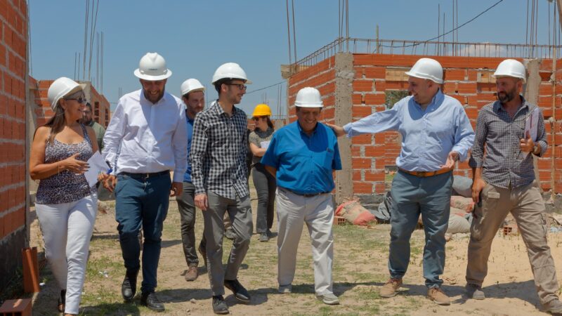 MUSSI Y EL MINISTRO SIMONE RECORRIERON LAS OBRAS DE CONSTRUCCIÓN DE 300 VIVIENDAS