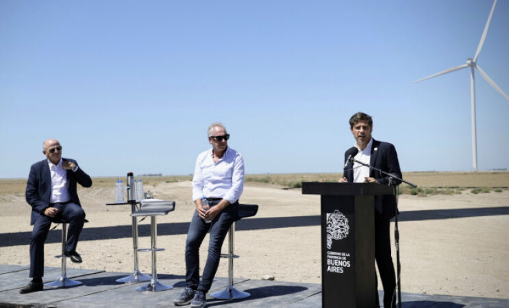 Kicillof recorrió las obras de ampliación del Parque Eólico Pampa Energía IV