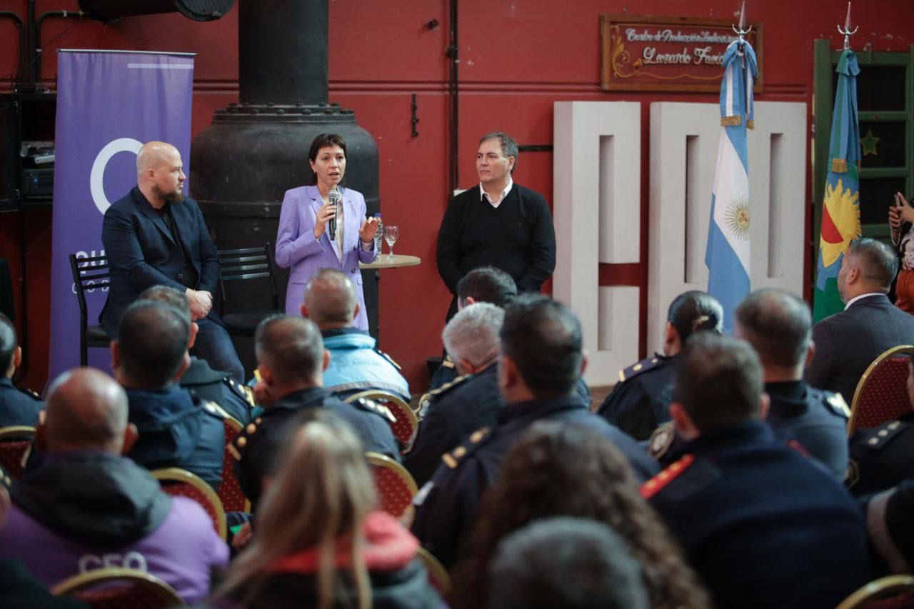 MAYRA CELEBRÓ LA OFERTA ACADÉMICA DEL INSTITUTO UNIVERSITARIO JUAN VUCETICH: “TIENE QUE VER CON UN CAMBIO DE PARADIGMA”