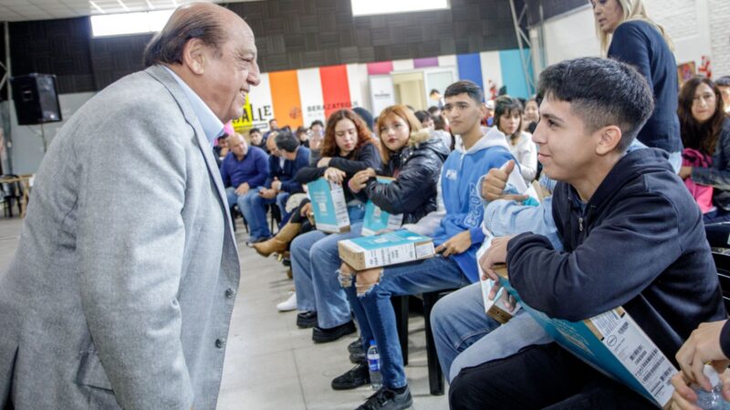 MUSSI ENTREGÓ MÁS DE 400 NETBOOKS A ESTUDIANTES SECUNDARIOS