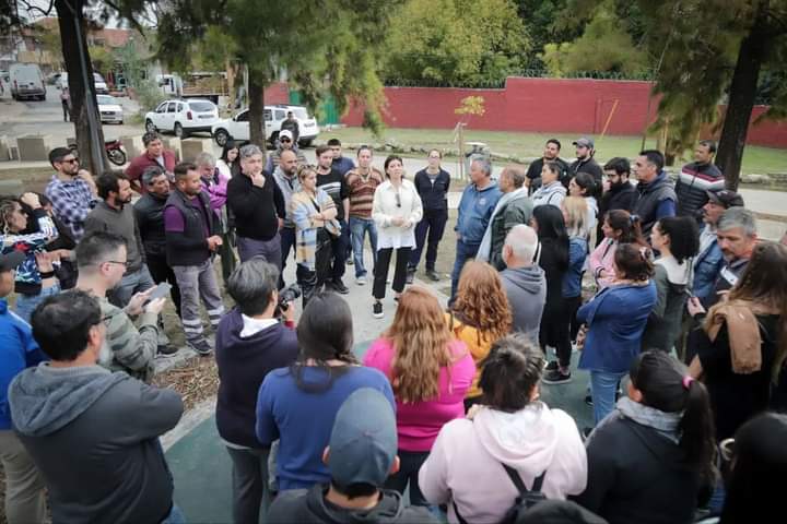 MAYRA ENCABEZÓ LA INAUGURACIÓN DE UNA PLAZOLETA EN EL BARRIO LAS ROSAS DE QUILMES OESTE