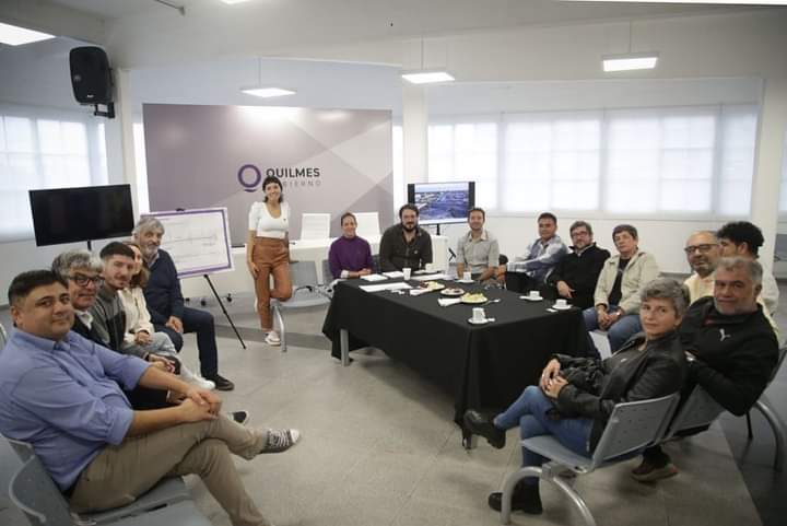 OTRA OBRA HISTÓRICA: MAYRA LES ANUNCIÓ LA REPAVIMENTACIÓN DE LA AVENIDA 844 A COMERCIANTES DE SOLANO