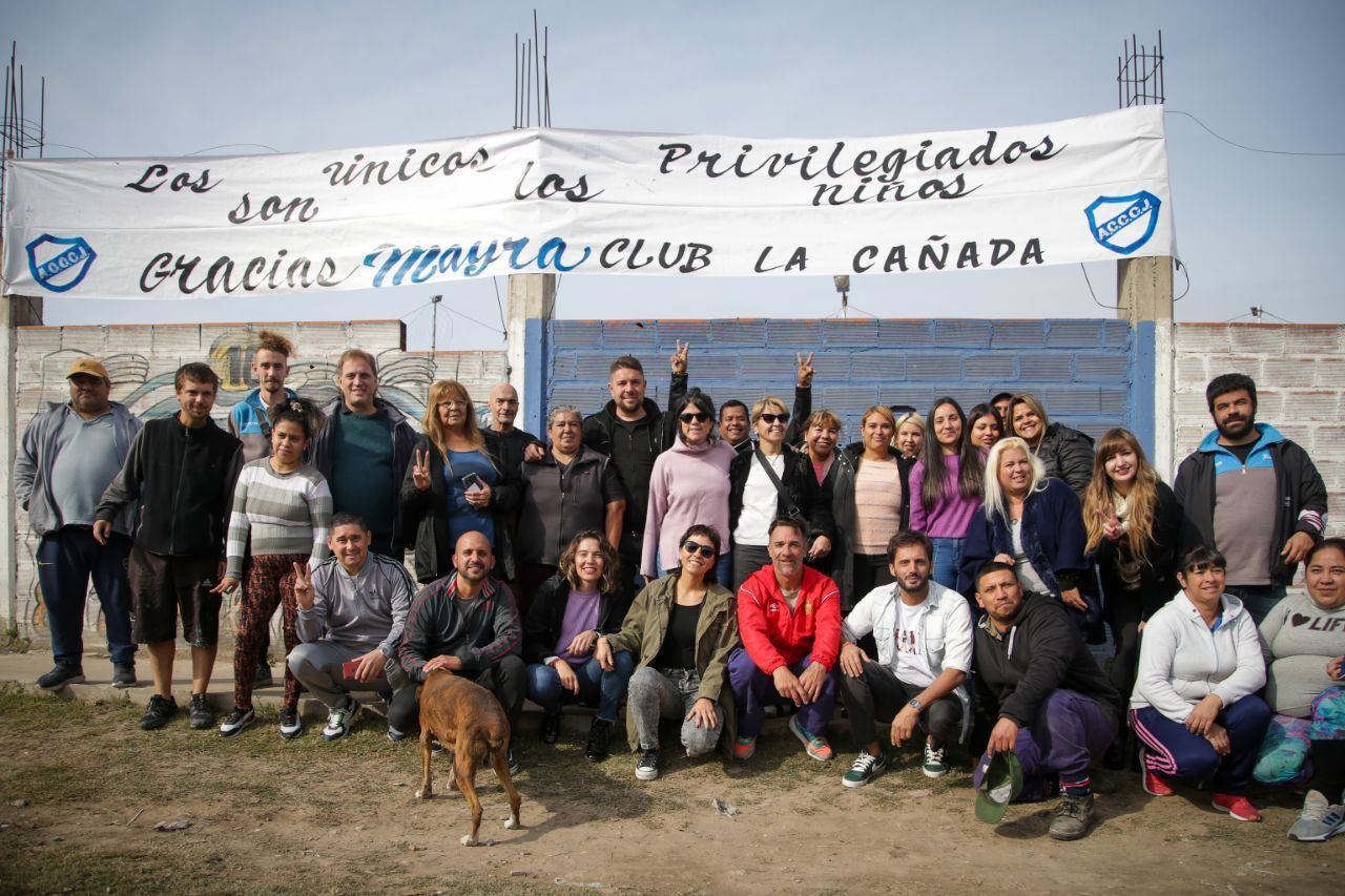 MAYRA ESTUVO PRESENTE EN LA “JORNADA SOLIDARIA BRAIAN TOLEDO” EN EL CLUB INFANTIL LA CAÑADA Y DESTACÓ EL NUEVO PLAYÓN MULTIDEPORTIVO