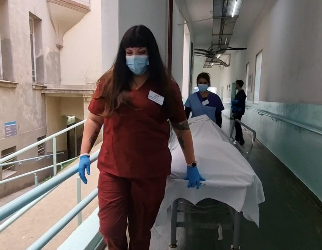 La Provincia incorporó el primer equipo de camilleras mujeres a un hospital