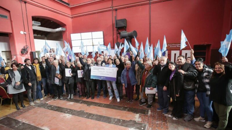 DÍA DE LA BANDERA: MAYRA COMPARTIÓ UN DESAYUNO CON PERSONAS MAYORES Y ENTREGÓ SUBSIDIOS A 12 CJYP