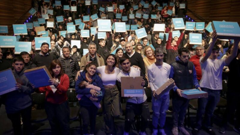 MAYRA JUNTO A CIENTOS DE ESTUDIANTES QUILMEÑOS: “ES IMPORTANTE SOSTENER LAS POLÍTICAS PÚBLICAS DE INCLUSIÓN Y DE IGUALDAD”