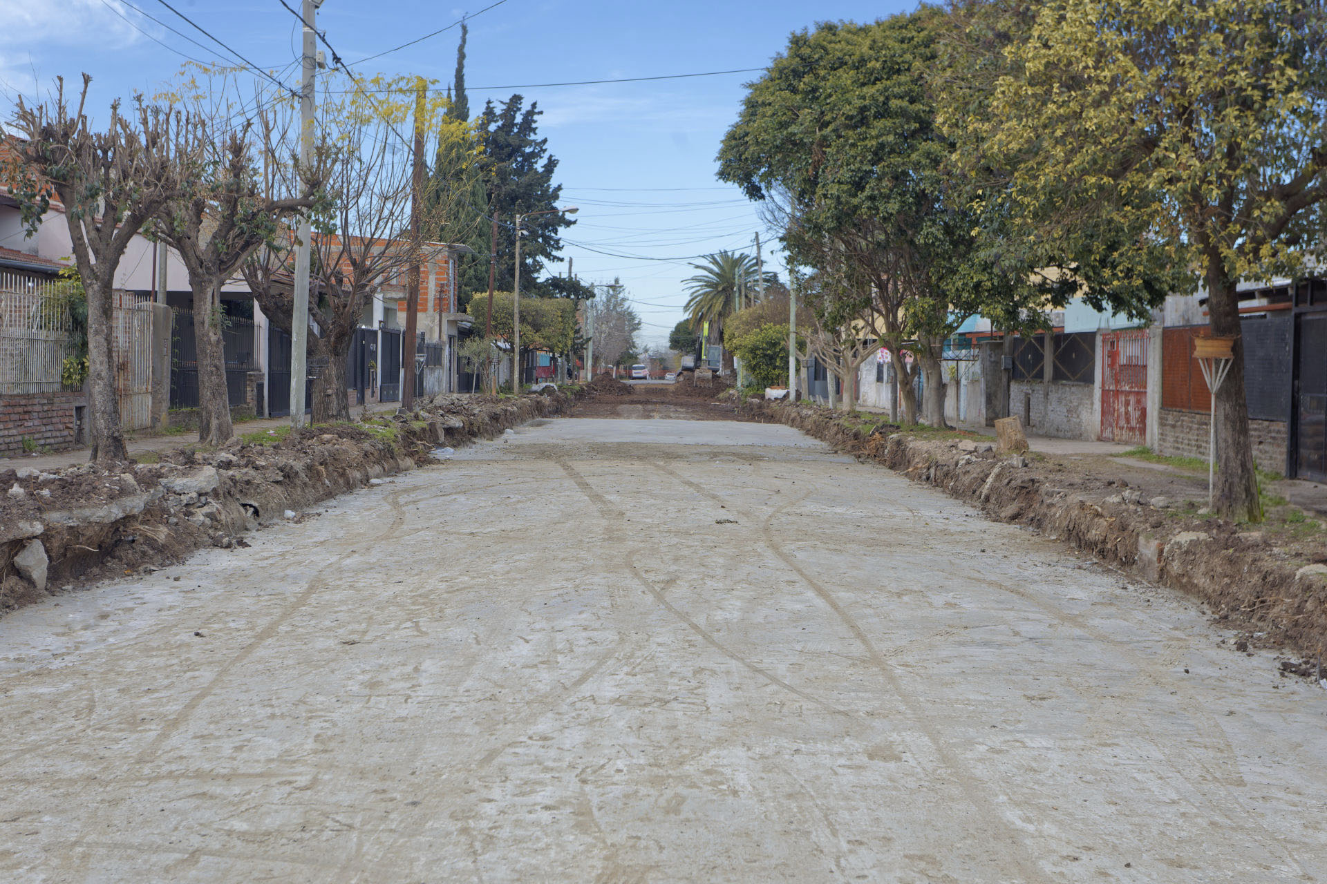 MÁS OBRAS DE REPAVIMENTACIÓN: MUSSI RECORRIÓ TRABAJOS EN BARRIO MARÍA ANGÉLICA