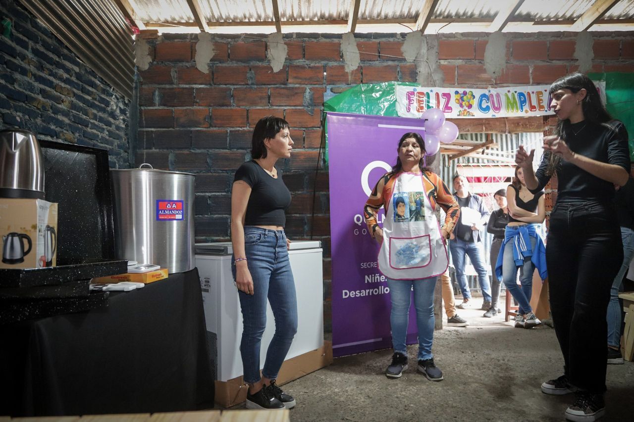 MAYRA ENTREGÓ EQUIPAMIENTO PARA FORTALECER EL SERVICIO ALIMENTARIO AL PUNTO SOLIDARIO Y COMEDOR “SEMBRANDO SONRISAS DE ELÍAS”