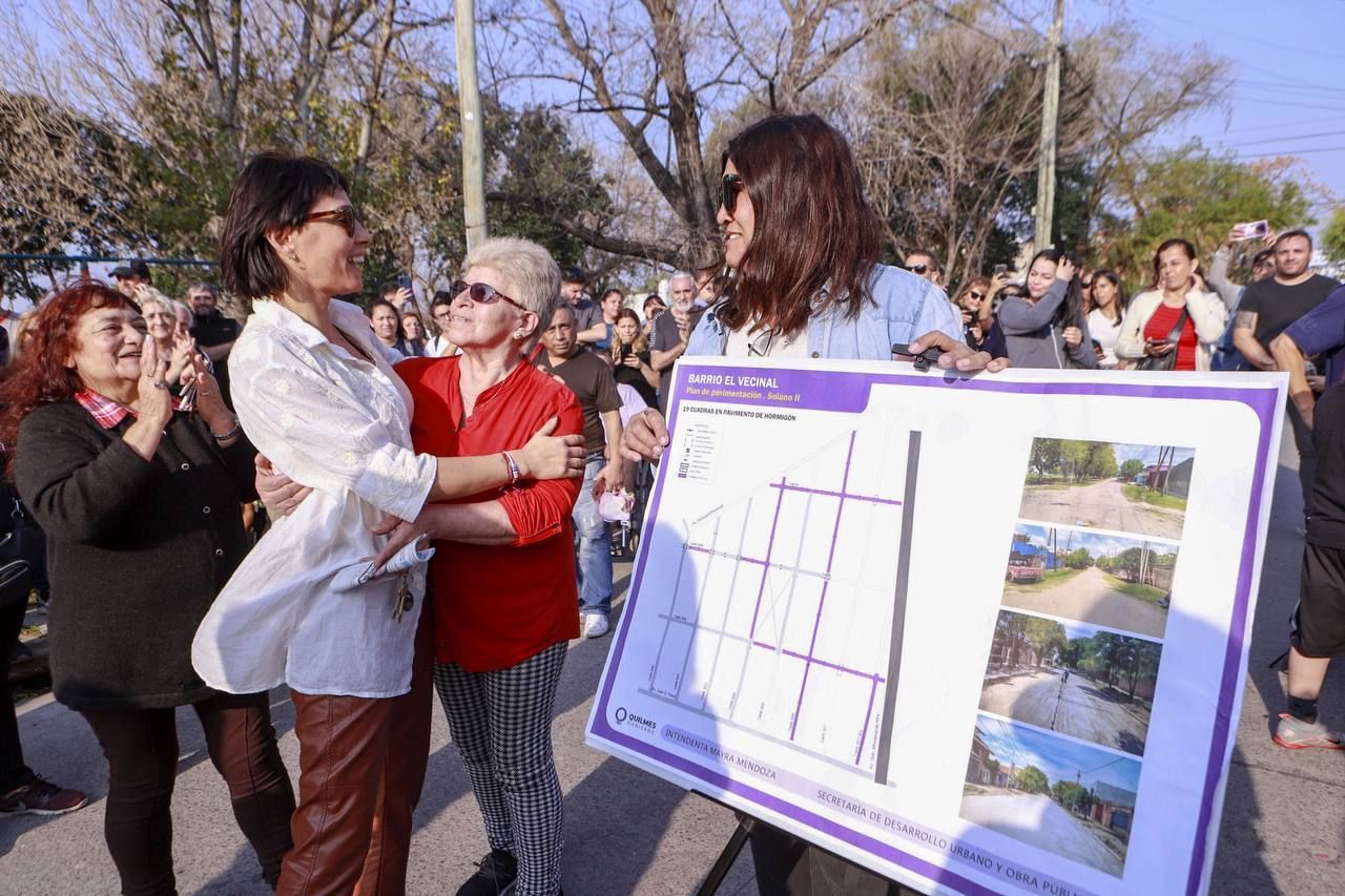 MAYRA RECORRIÓ OBRAS DE PAVIMENTOS Y DIALOGÓ CON VECINAS Y VECINOS DE SAN FRANCISCO SOLANO