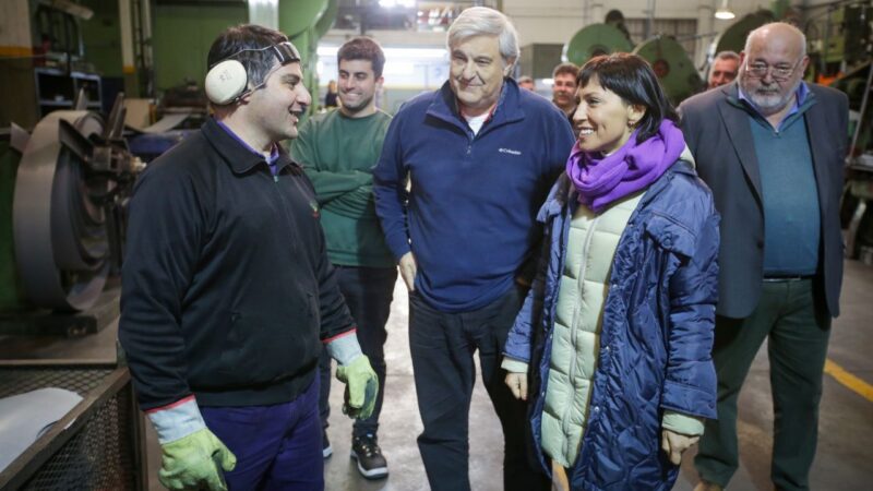 MAYRA RECORRIÓ UNA METALÚRGICA EN EL PARQUE INDUSTRIAL TECNOLÓGICO DE QUILMES Y SE REUNIÓ CON EMPRESARIOS DEL SECTOR