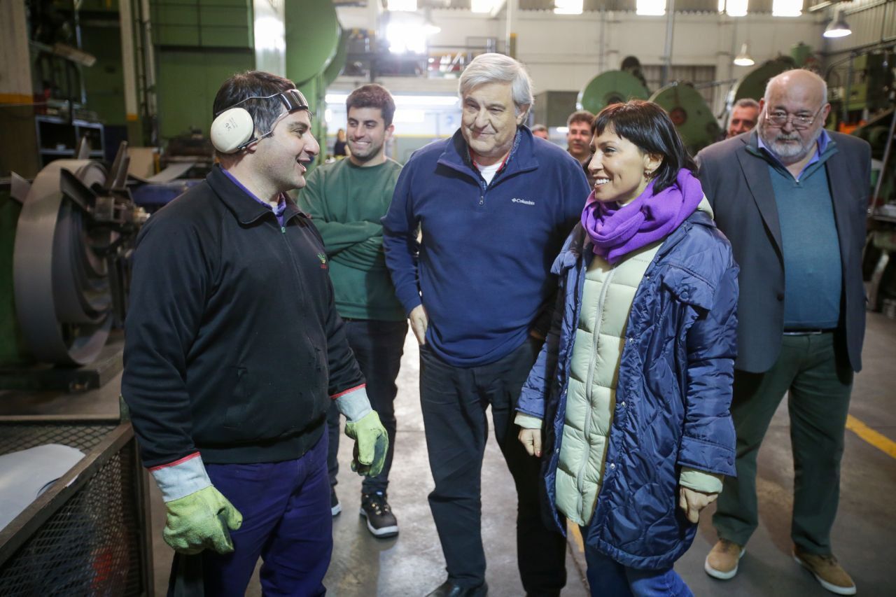 MAYRA RECORRIÓ UNA METALÚRGICA EN EL PARQUE INDUSTRIAL TECNOLÓGICO DE QUILMES Y SE REUNIÓ CON EMPRESARIOS DEL SECTOR