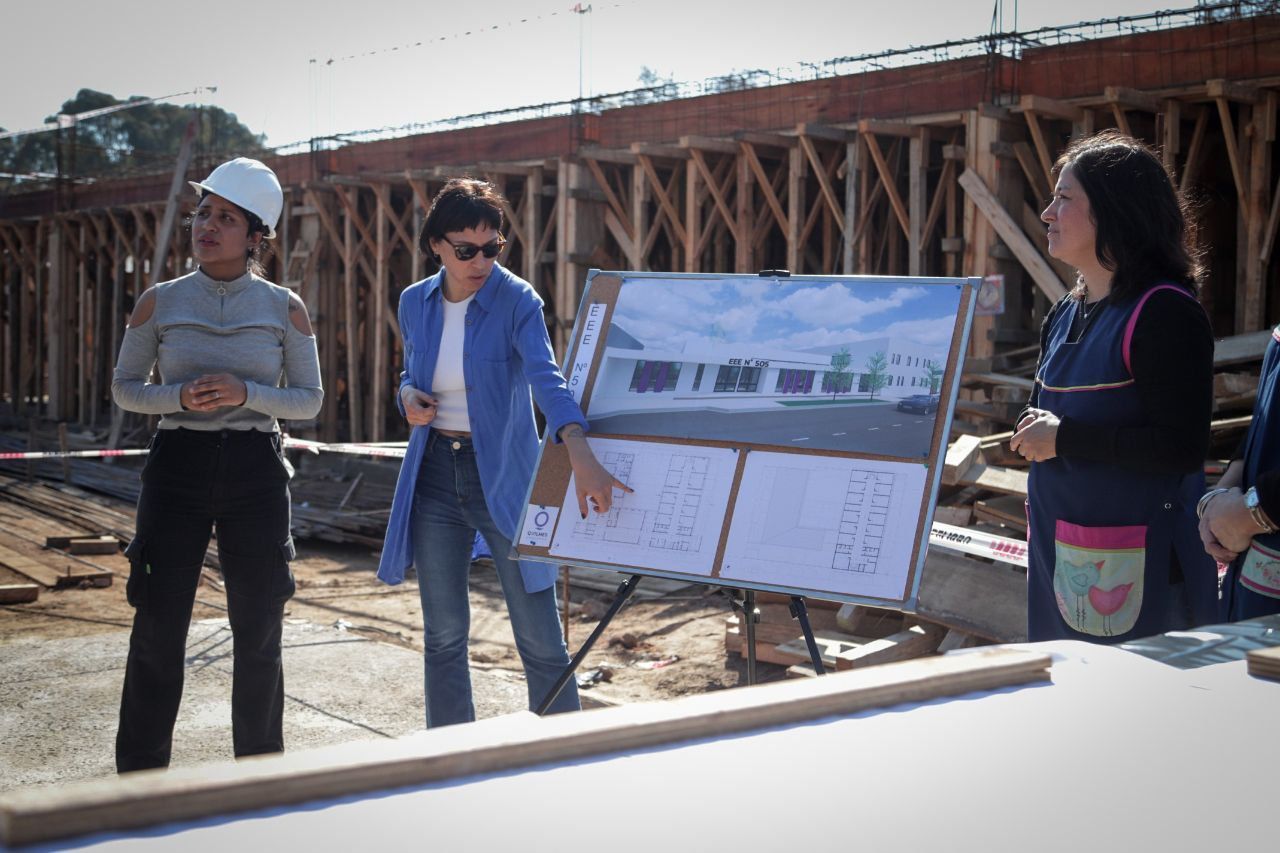 MAYRA Y SILEONI RECORRIERON LA OBRA DEL NUEVO EDIFICIO DE LA ESCUELA ESPECIAL Nº 505