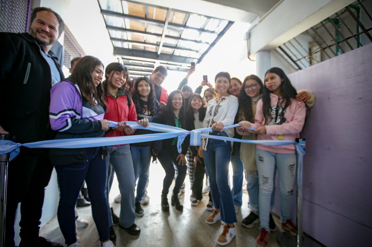 MAYRA INAUGURÓ LA OBRA DE AMPLIACIÓN DE LA ESCUELA SECUNDARIA Nº 74 DE BERNAL OESTE