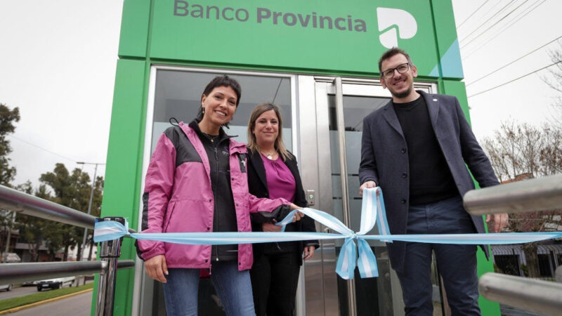 MAYRA Y CUATTROMO INAUGURARON NUEVOS CAJEROS AUTOMÁTICOS DEL BANCO PROVINCIA EN EL BARRIO LA RIBERA