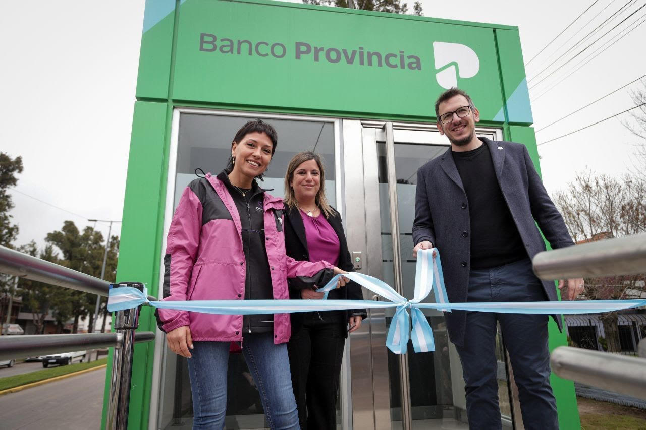 MAYRA Y CUATTROMO INAUGURARON NUEVOS CAJEROS AUTOMÁTICOS DEL BANCO PROVINCIA EN EL BARRIO LA RIBERA