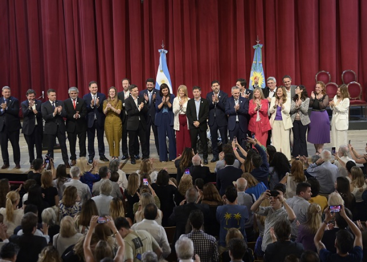 Kicillof tomó juramento a los integrantes del gabinete provincial