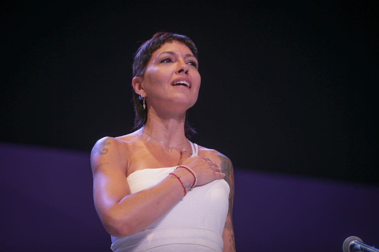 MAYRA: “ALCANZAR MOMENTOS DE FELICIDAD SE LOGRA CON DECISIONES POLÍTICAS CUIDANDO A LA MAYORÍA Y NO ANUNCIANDO AJUSTE, REPRESIÓN Y MOTOSIERRA”