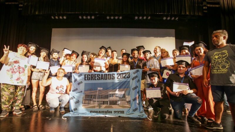 MAYRA PARTICIPÓ DEL ACTO DE ENTREGA DE DIPLOMAS A LAS Y LOS EGRESADOS DEL PLAN FINES DE QUILMES