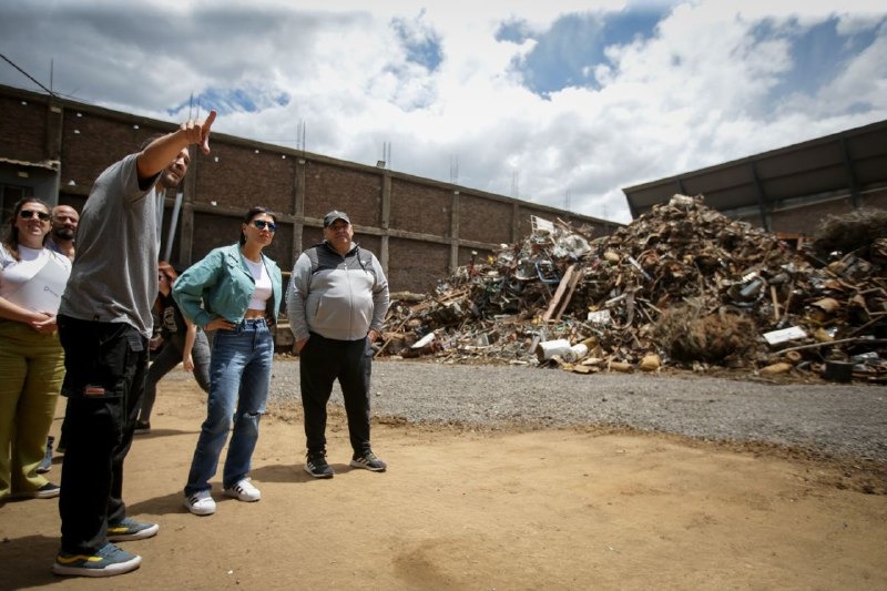 MAYRA RECORRIÓ LA EMPRESA METAL SOLVER Y DIALOGÓ CON SUS AUTORIDADES Y TRABAJADORES