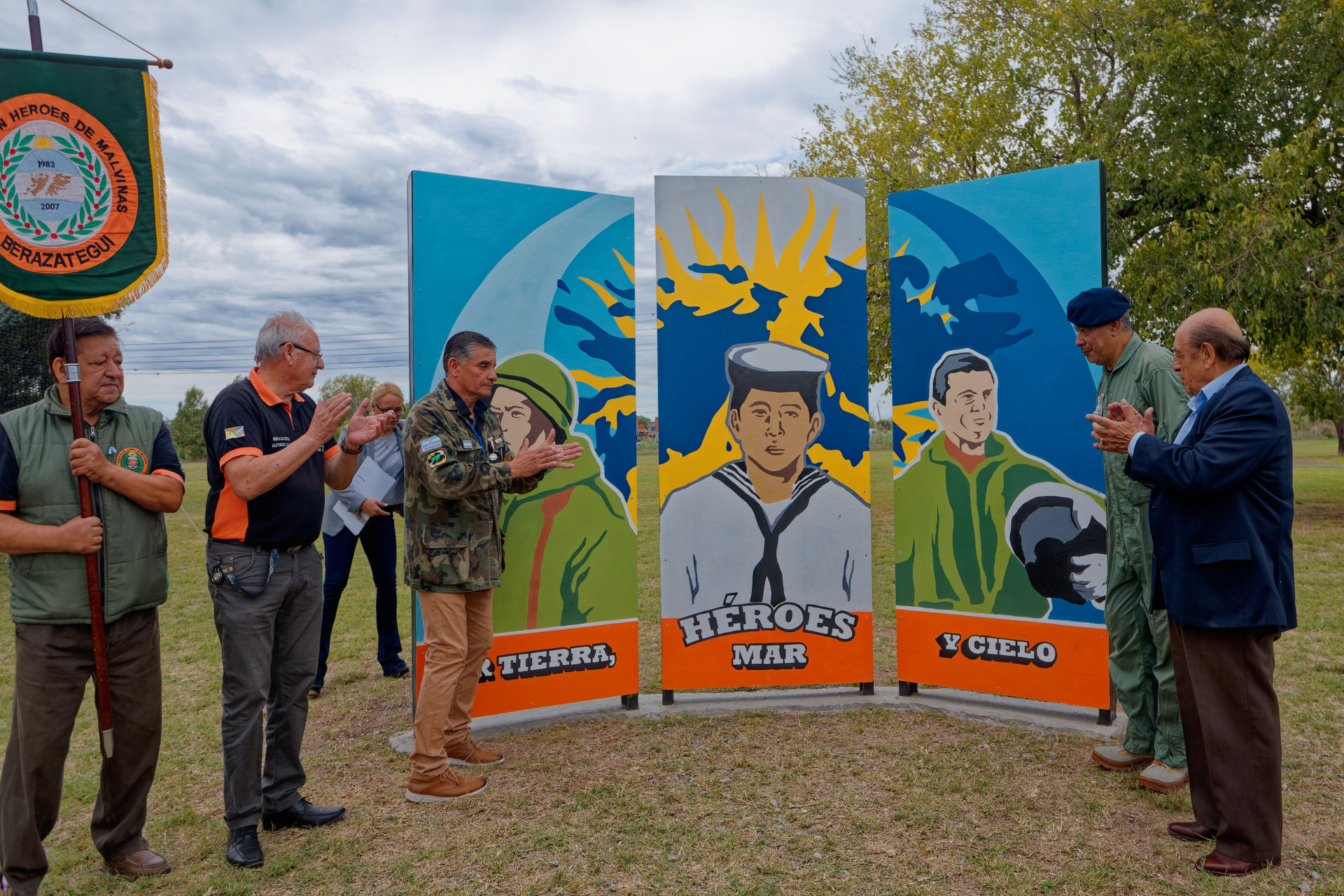 BERAZATEGUI RECUERDA A LOS HÉROES DE MALVINAS CON UNA VIGILIA Y UNA CEREMONIA