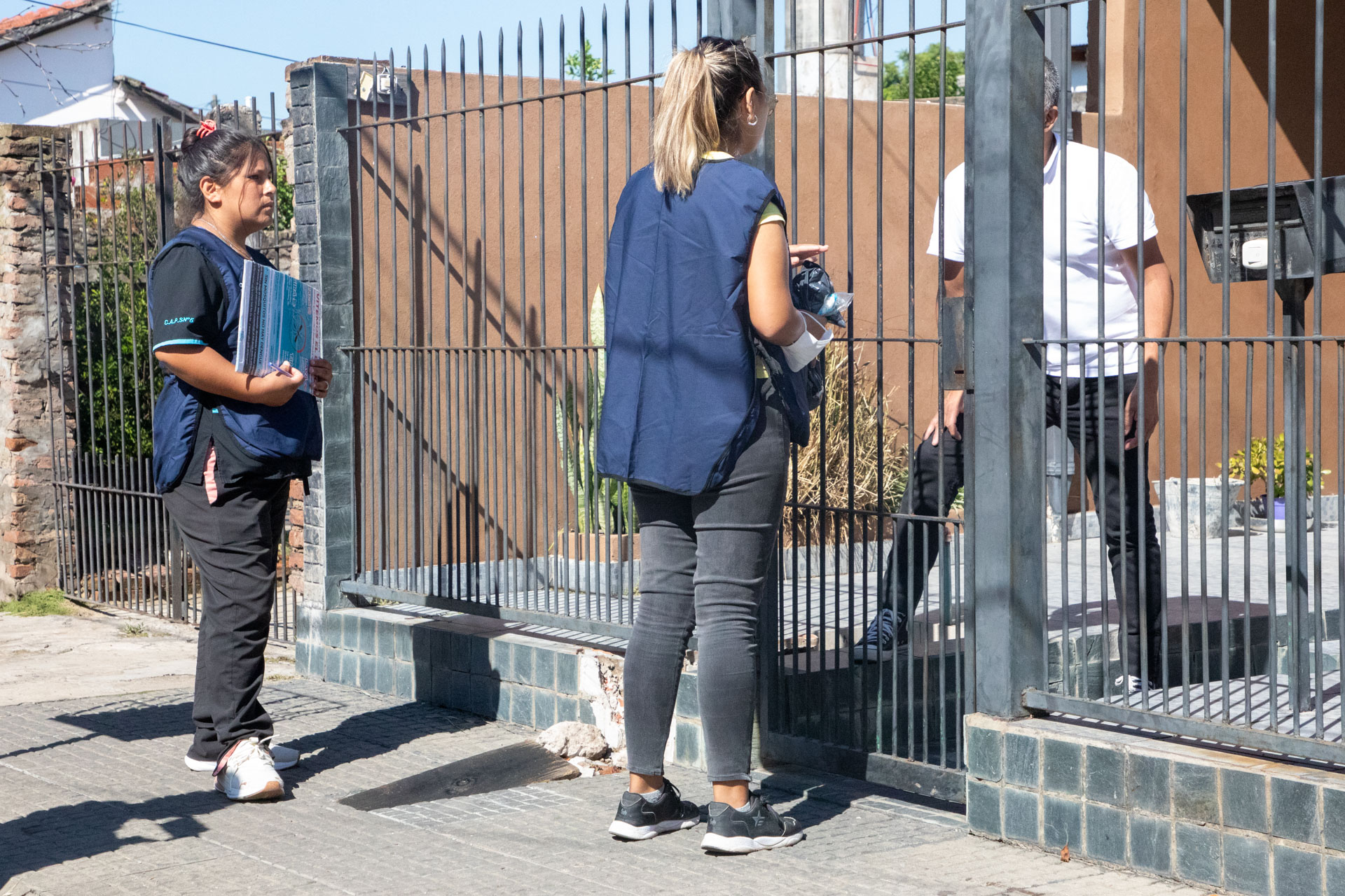 FUMIGACIÓN Y DESCACHARRIZACIÓN EN EL BARRIO LOS CIRUELOS