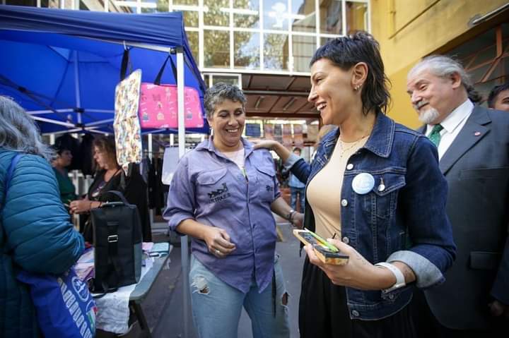 MAYRA RECORRIÓ LA FERIA DE LA ECONOMÍA POPULAR, SOCIAL Y SOLIDARIA QUE SE LLEVÓ A CABO EN LA UNQ