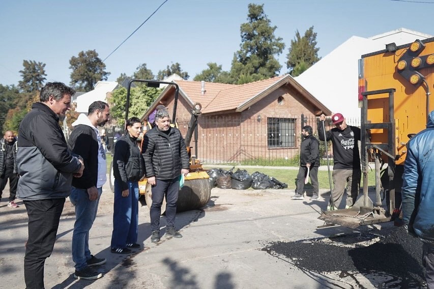 MAYRA SUPERVISÓ EL OPERATIVO INTEGRAL DE LIMPIEZA Y BACHEO QUE SE HIZO EN EZPELETA OESTE