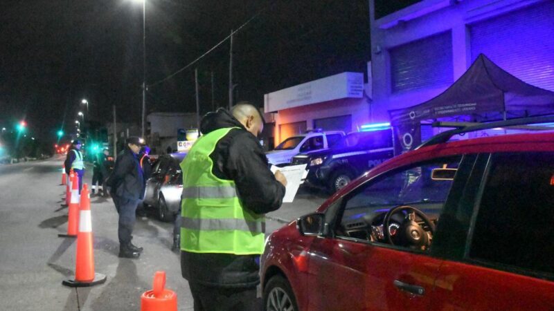 EL MUNICIPIO REALIZÓ UN MEGAOPERATIVO DE INTERCEPTACIÓN VEHICULAR Y ALCOHOLEMIA EN LA NOCHE DE QUILMES OESTE