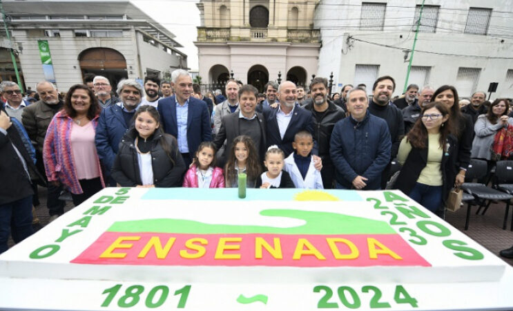 Kicillof y Secco encabezaron el acto por el 223° aniversario de Ensenada