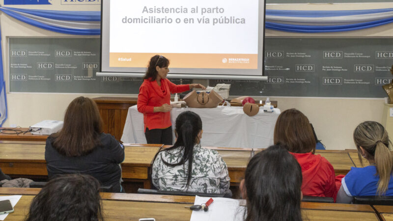 AGENTES DE SALUD MUNICIPALES SE CAPACITAN EN ASISTENCIA AL PARTO EN VÍA PÚBLICA