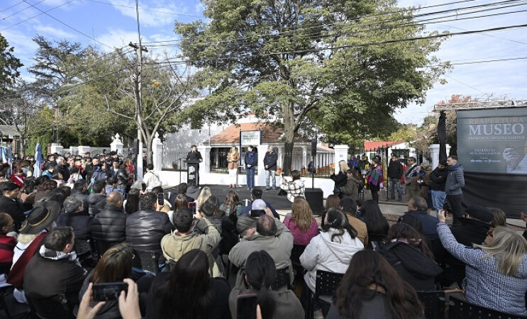 Kicillof y Mariel Fernández encabezaron la reapertura del Museo “Florencio Molina Campos”