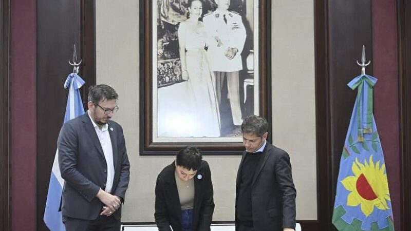 MAYRA FIRMÓ JUNTO A AXEL KICILLOF Y A JUAN CUATTROMO UN CONVENIO PARA FINANCIAR LA COMPRA DE BIENES DE CAPITAL