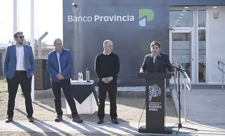 Kicillof inauguró una sucursal del Banco Provincia y anunció obras en Pehuajó